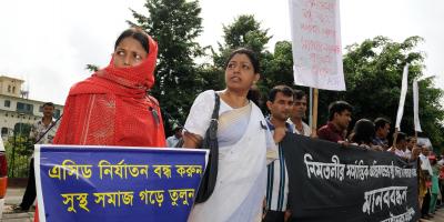 Monira demonstrating