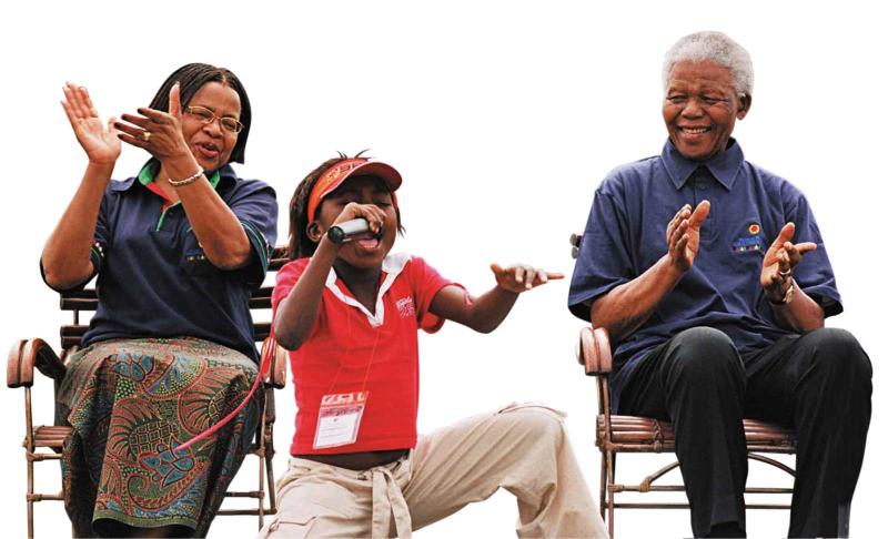 Gaba singing to Mandela