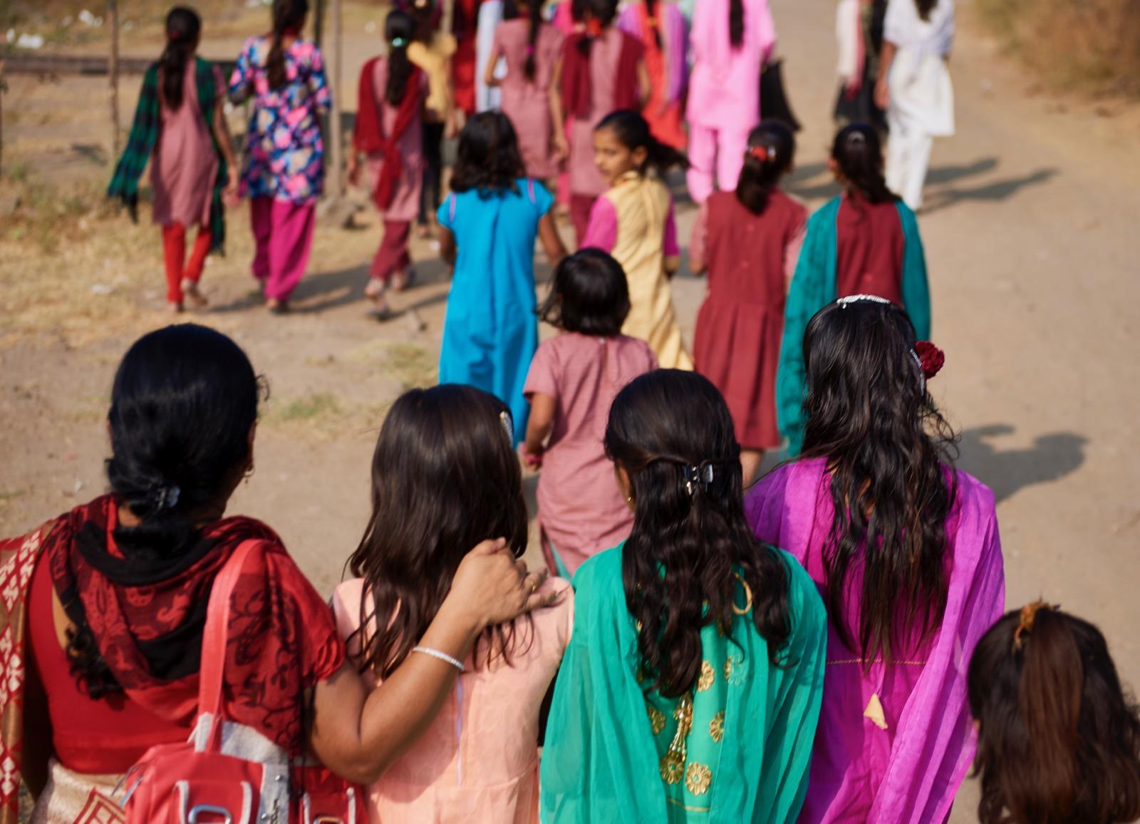 four girls with their back turned