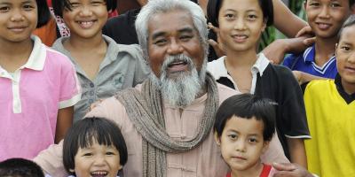 Sompop with children