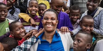Spès and children posing for the camera.