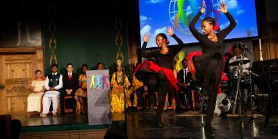 Dancing girls on stage. 